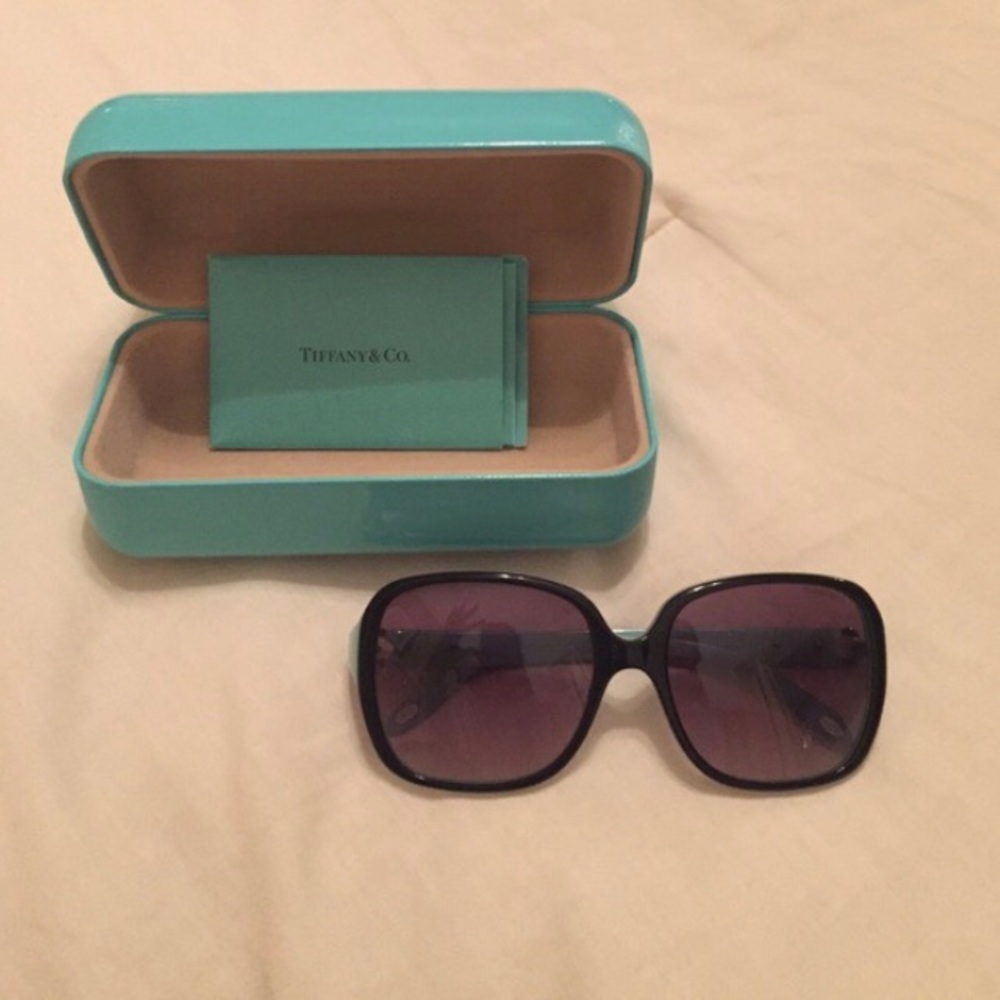 Classic Tiffany heart key sunglasses!